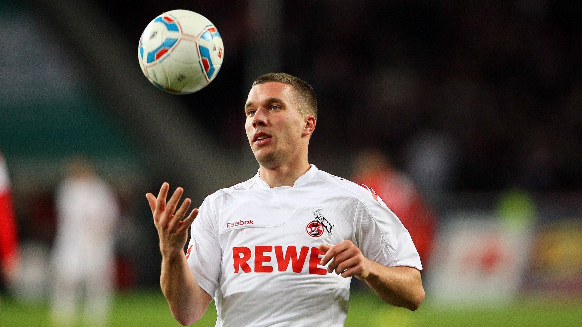 法兰克福左右调度拉扯出进攻空间，法兰克福t2